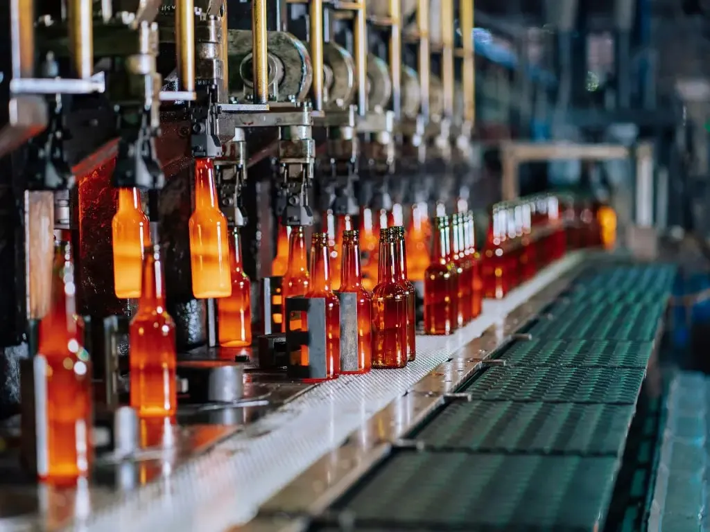 Dashboard di monitoraggio per il Manifatturiero 4.0 con dati in tempo reale da sensori IoT e integrazione MES.