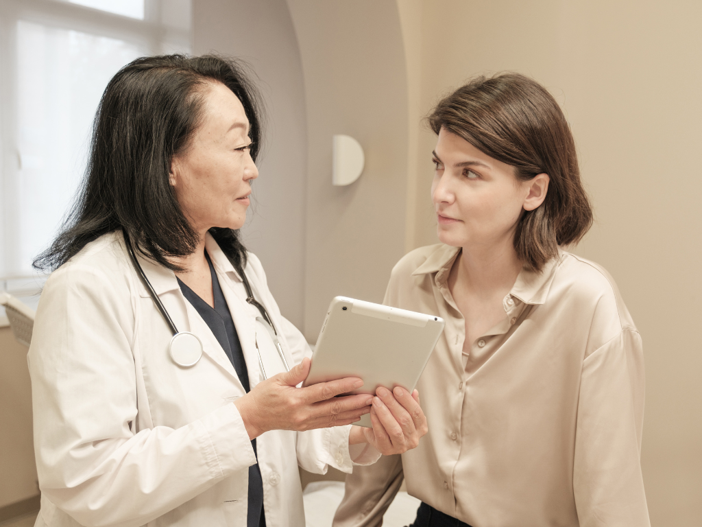 Come migliorare il rapporto medico e paziente grazie a sistemi informatici su misura